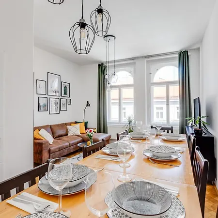 Modern & Stylish Apartments, Multiple Units *