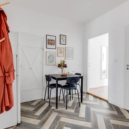 Modern & Stylish Apartments, Multiple Units Apartment Prague