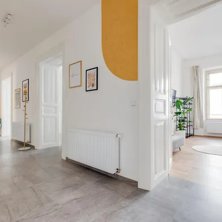 Apartment Modern & Stylish Apartments, Multiple Units Prague