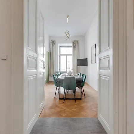Modern & Stylish Apartments, Multiple Units *