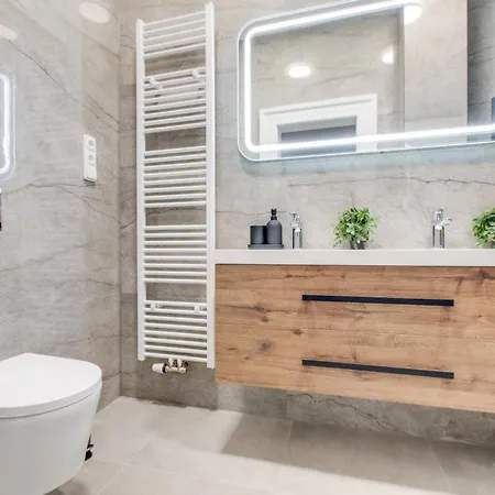 Modern & Stylish Apartments, Multiple Units *