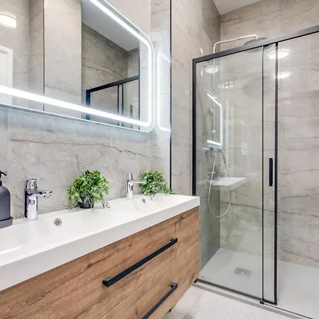 Modern & Stylish Apartments, Multiple Units