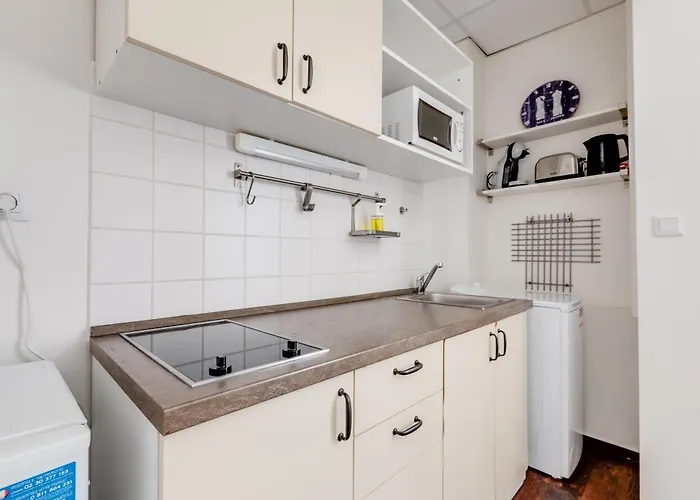 Modern & Stylish Apartments, Multiple Units *