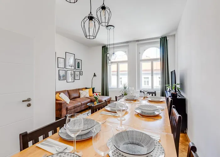 Modern & Stylish Apartments, Multiple Units *