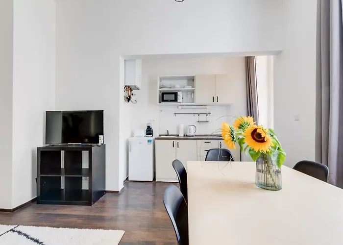 Modern & Stylish Apartments, Multiple Units *