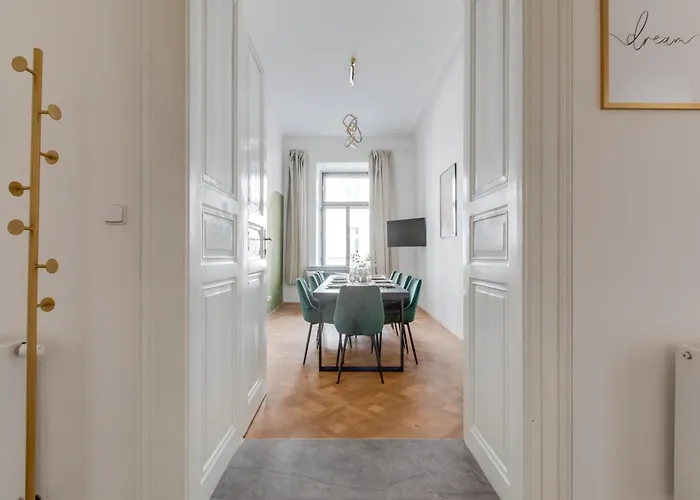 Modern & Stylish Apartments, Multiple Units *