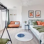 Modern & Stylish Apartments, Multiple Units شقة براغ