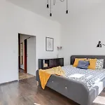 Modern & Stylish Apartments, Multiple Units شقة