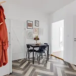 Modern & Stylish Apartments, Multiple Units شقة براغ