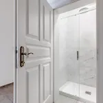 Modern & Stylish Apartments, Multiple Units *