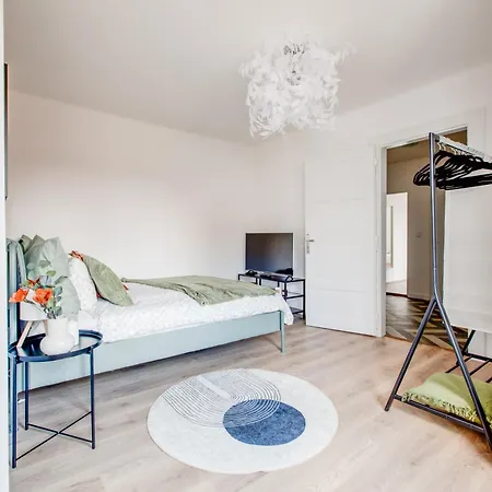 Modern & Stylish Apartments, Multiple Units Apartament