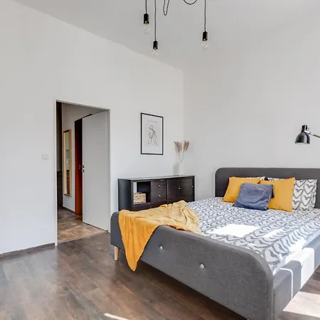 Modern & Stylish Apartments, Multiple Units Apartament
